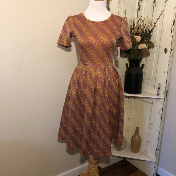 ⭐️LuLaRoe Amelia Dress - Picture 1 of 7